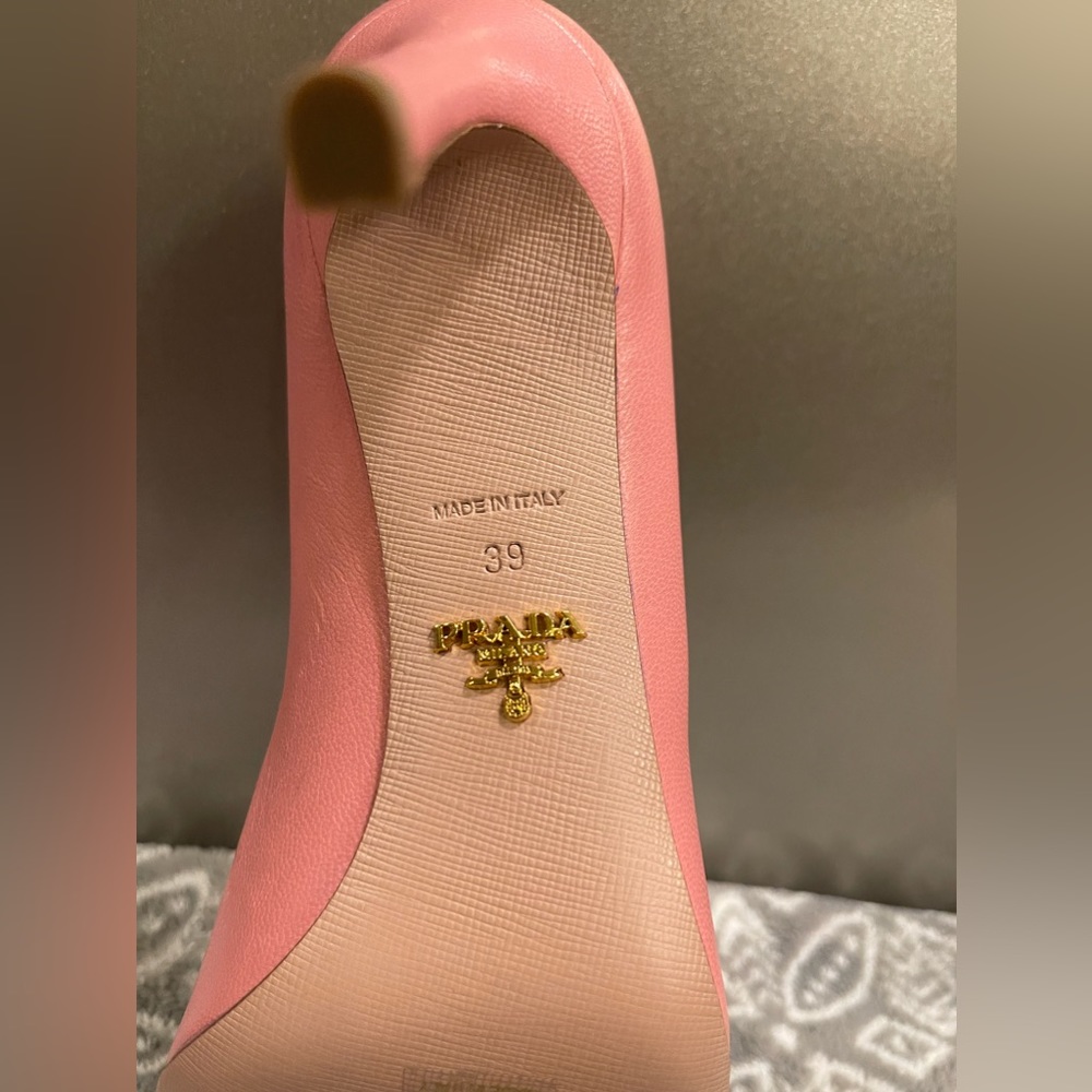 Prada Beige Pink Leather Classic Pointy
Toe Pumps - Picture 8 of 10